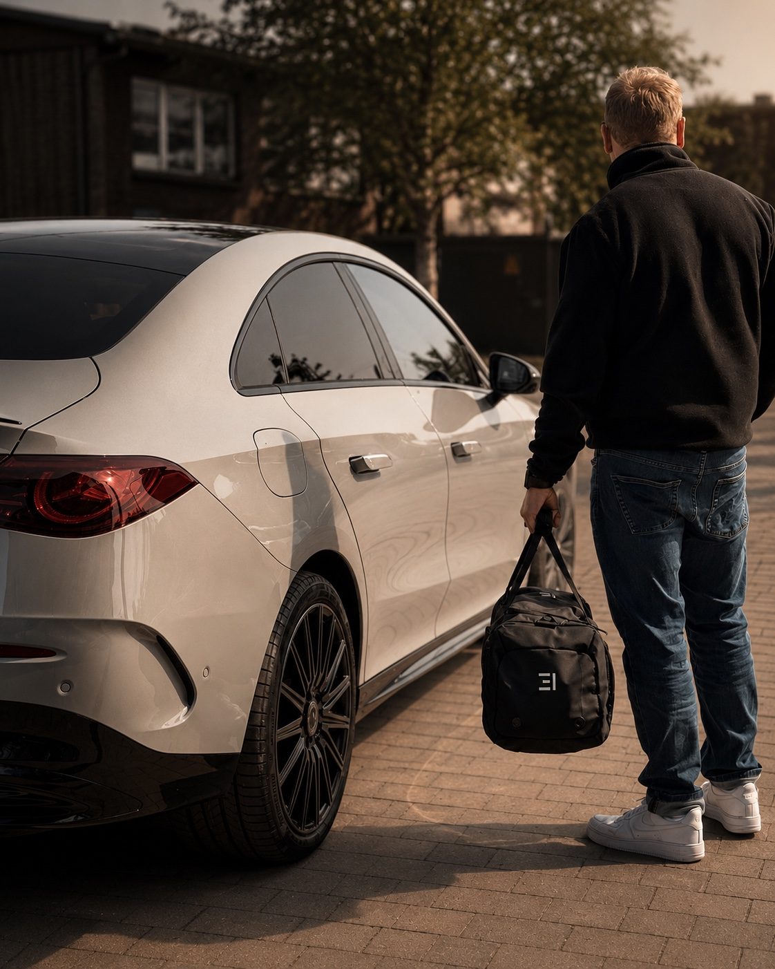 Founders Gym Bag im Auto-Kontext